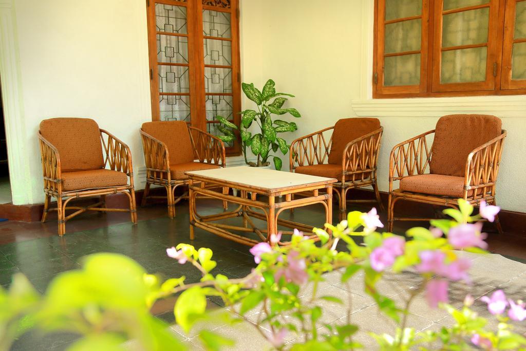 Holiday Nest Bed & Breakfast Ваддува Экстерьер фото