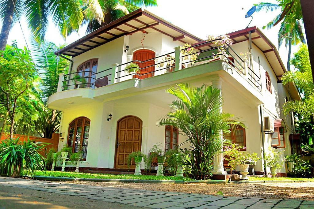 Holiday Nest Bed & Breakfast Ваддува Экстерьер фото