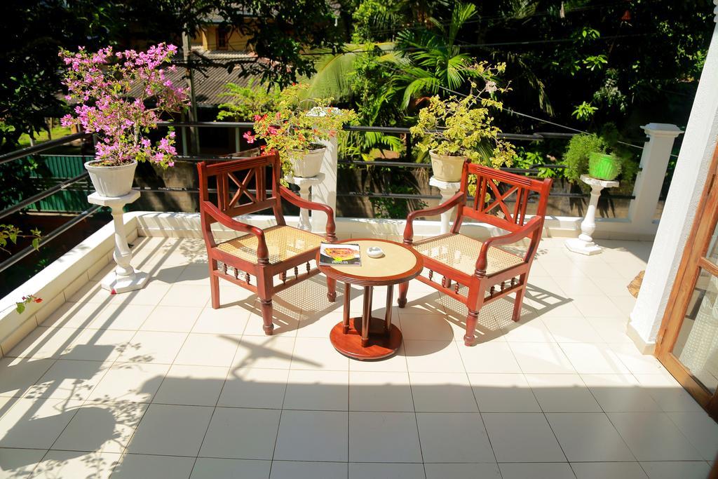 Holiday Nest Bed & Breakfast Ваддува Экстерьер фото