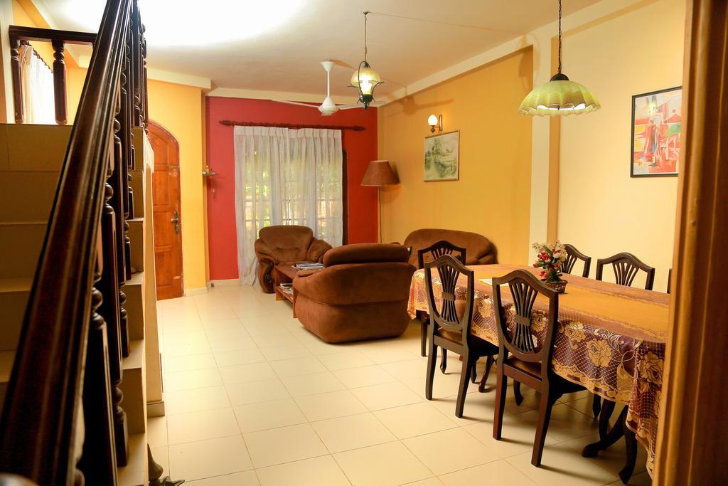 Holiday Nest Bed & Breakfast Ваддува Экстерьер фото