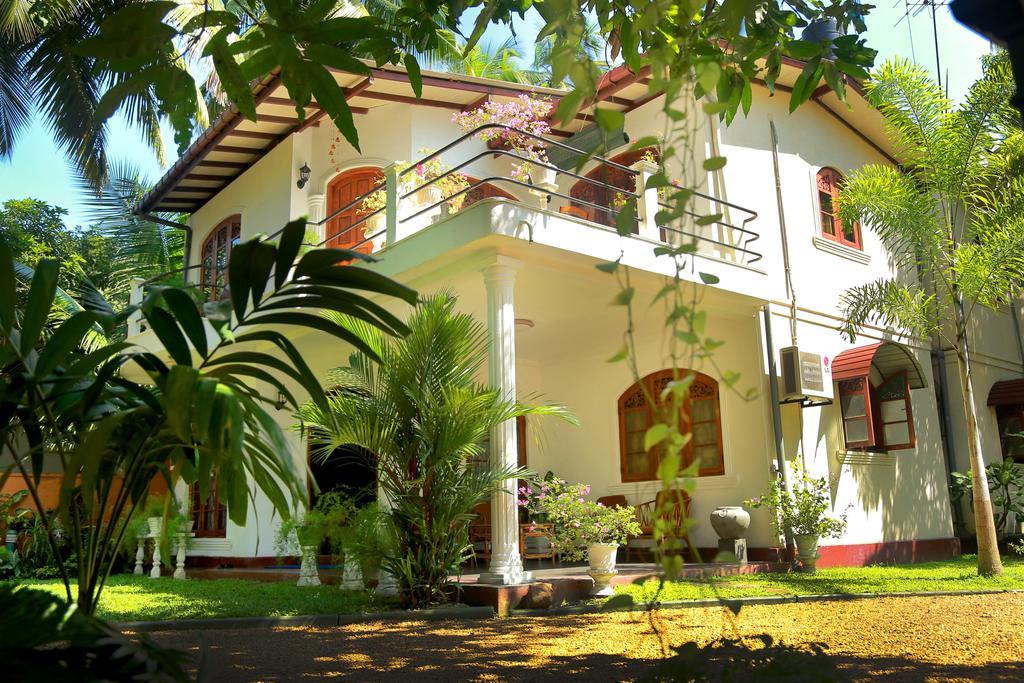 Holiday Nest Bed & Breakfast Ваддува Экстерьер фото