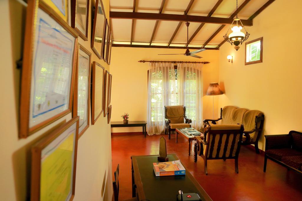 Holiday Nest Bed & Breakfast Ваддува Экстерьер фото
