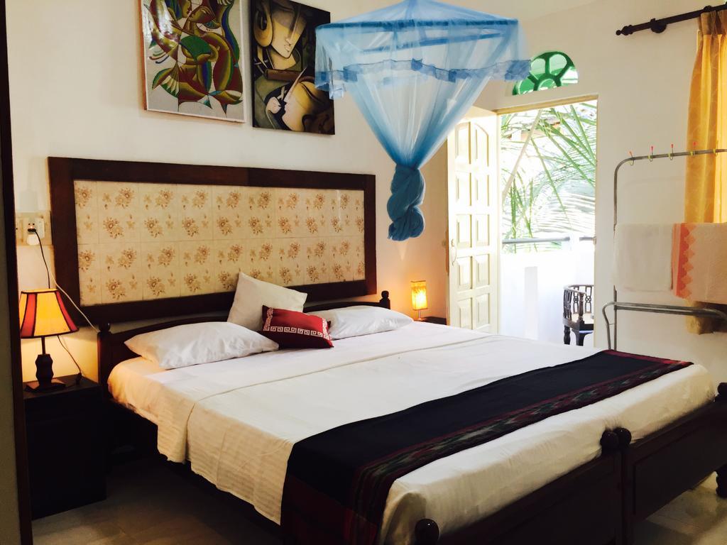 Holiday Nest Bed & Breakfast Ваддува Экстерьер фото